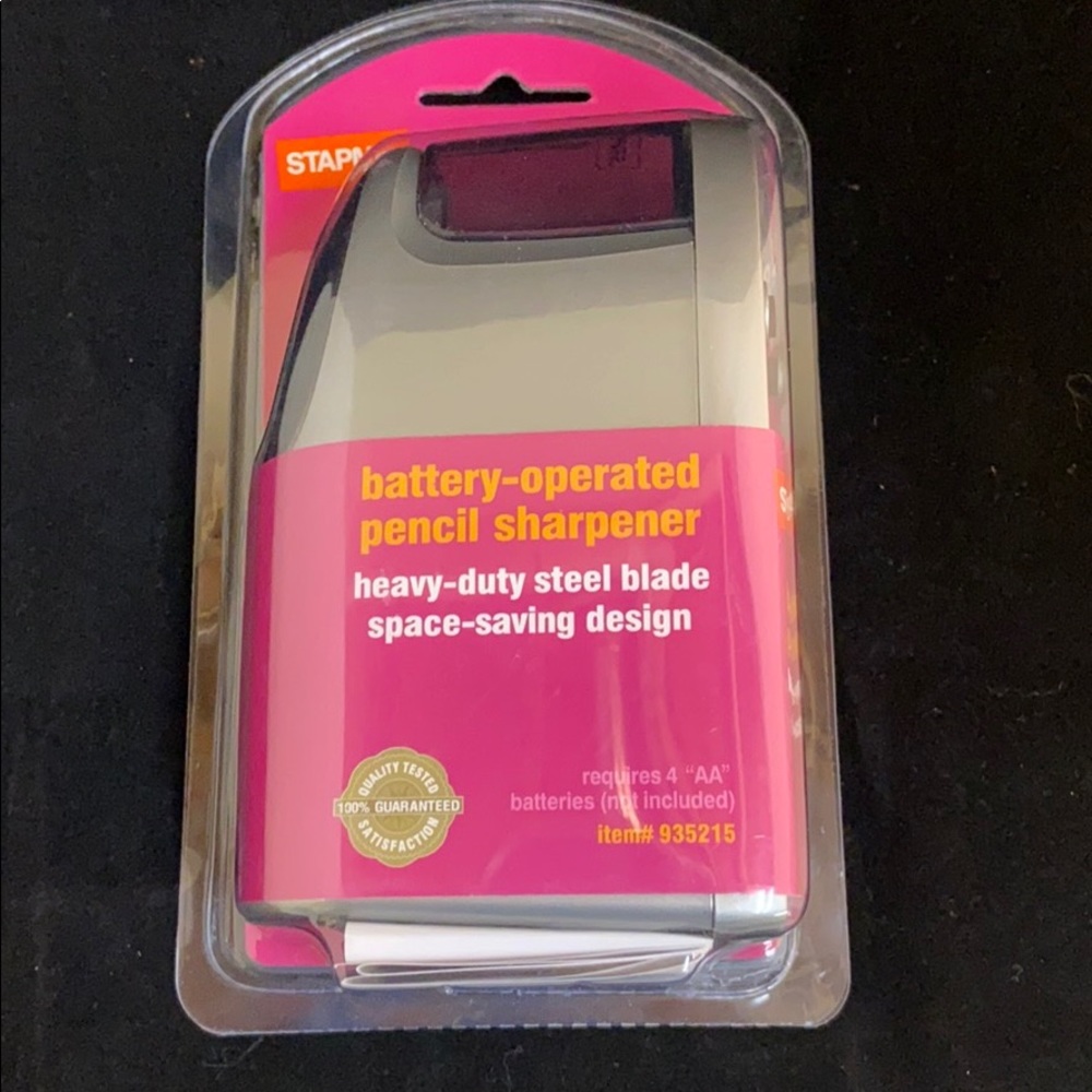 Staples battery powered pencil sharpener - NIB